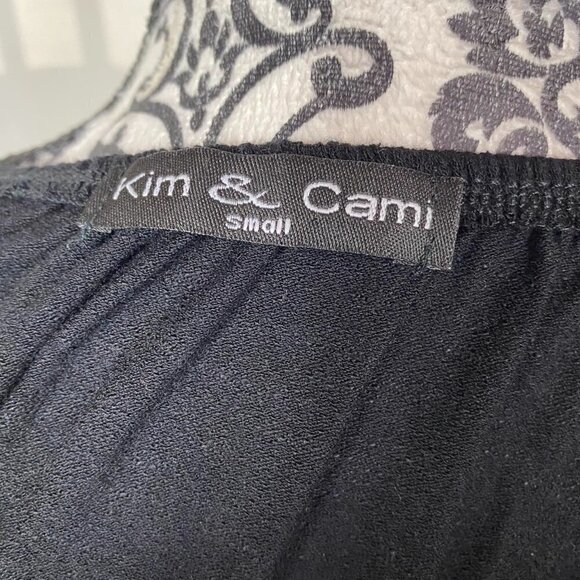 Kim & Cami black off the shoulder flowy boho summer top.  Short sleeve - Picture 6 of 7